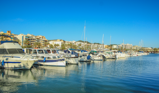 Alcudia et son port sont des points touristiques importants du nord de l'île de Majorque. 